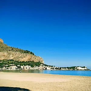 Green House Beach Guest house